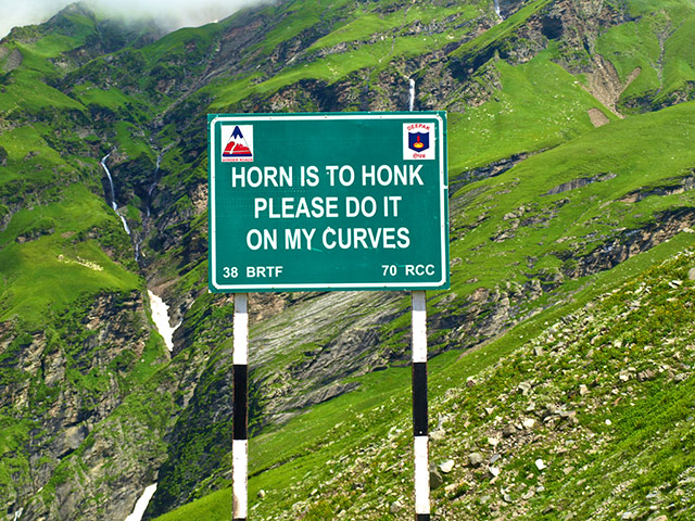 India road signs: Horn is to honk