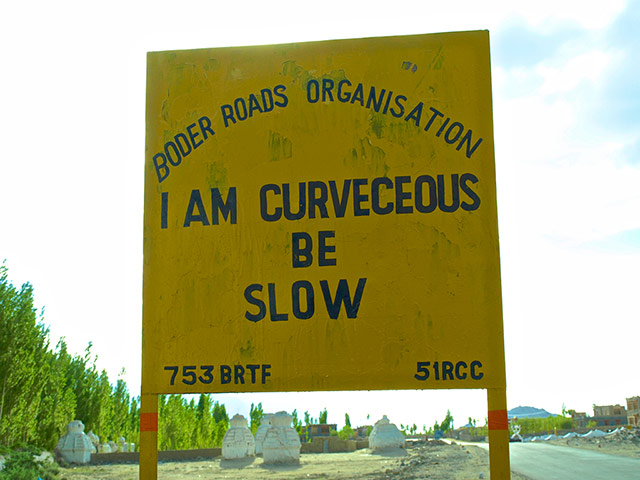 India road signs: I am curveceous