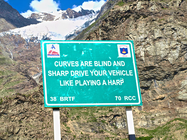 India road signs: Curves are blind