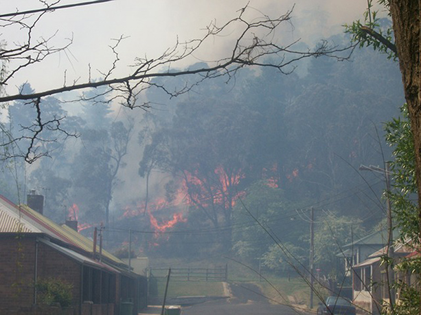 Bush fires witness: Flames creeping close to Brisbane St