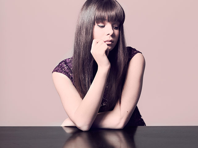 Hailee Steinfeld: Lace dress