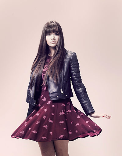 Hailee Steinfeld 2: Knitted beetle dress