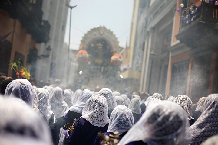 Weekend in pictures: Lima, Peru: Women carry incense during the 