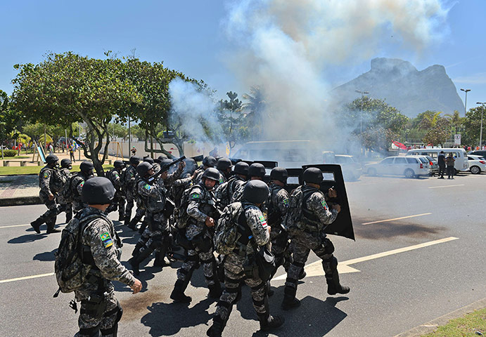 Oilfield Rio protests: Protest against Auction Of Brazilian Oil Field