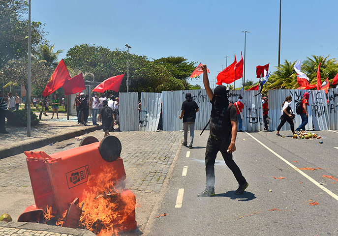 Oilfield Rio protests: Protest against Auction Of Brazilian Oil Field