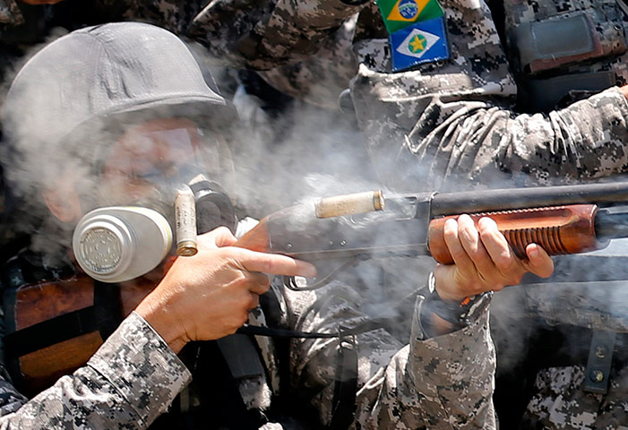 Oilfield Rio protests: Protest against Auction Of Brazilian Oil Field