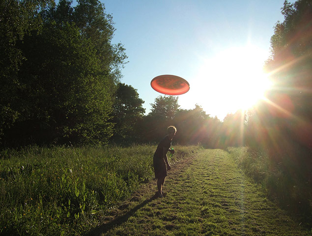 Your Pictures - Glide: man throwing frisbee in air 