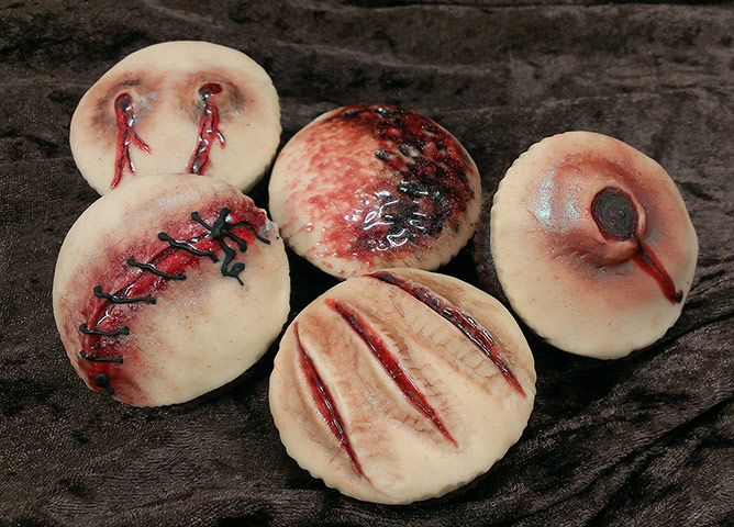 http://static.guim.co.uk/sys-images/Guardian/Pix/pictures/2013/10/22/1382445131117/5-wounds-cupcakes-001.jpg