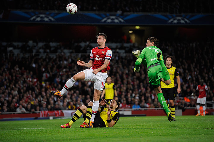arsenal: Giroud scores