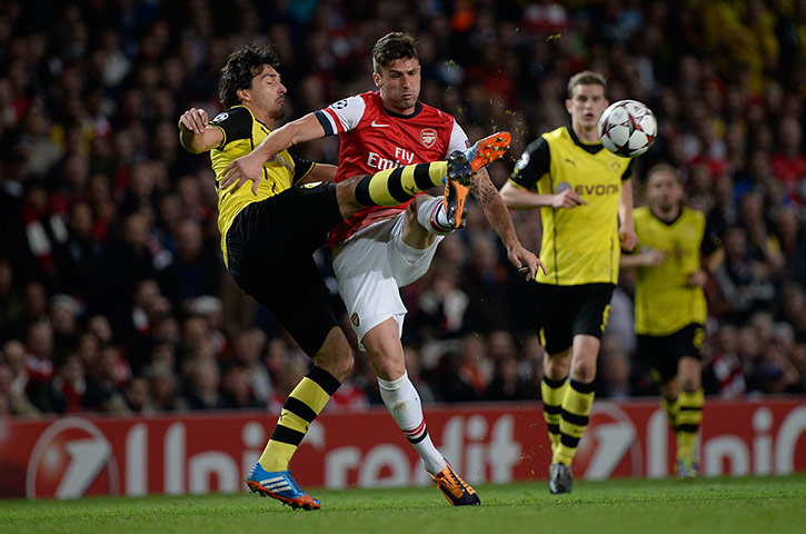 arsenal versus dortmund: Giroud blocked