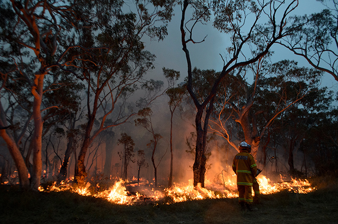 Bushfires Weds: Residents of the NSW Blue Mountains are beginning to flee