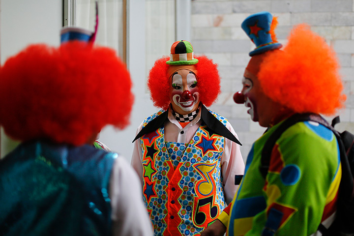 From the agencies: Clowns: Clowns chat after registering