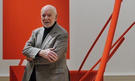 Sir Anthony Caro with his sculpture Early One Morning.