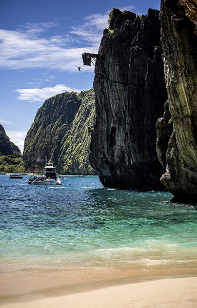 Red Bull Cliff Diving: Mat Cowen dives at Maya Bay