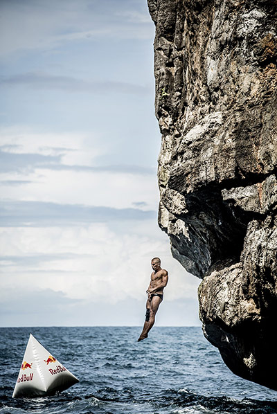 Red Bull Cliff Diving: Anatoliy Shabotenko dives