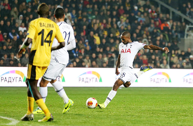 europa league: Jermain Defoe scores