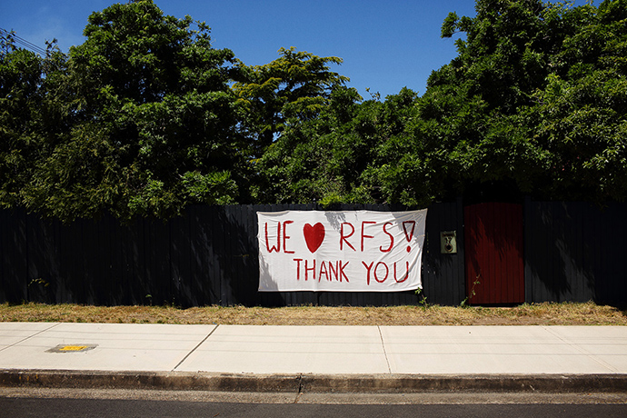 Bushfires : A hand painted sign 