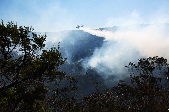 Bushfires : helicopter waterbombs