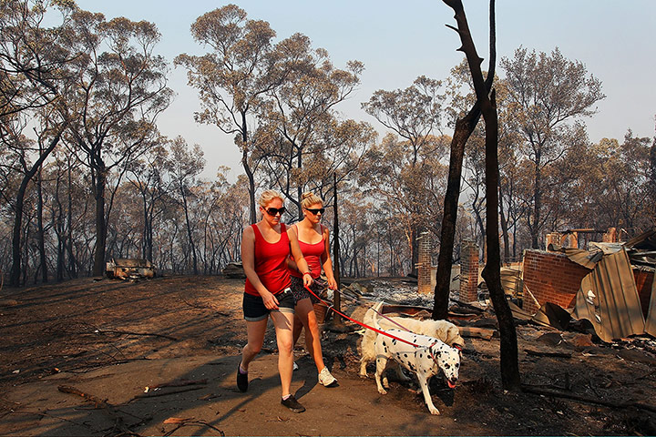 20 Photos: Residents return to Destroyed homes, as bushfire conditions worsen In NSW