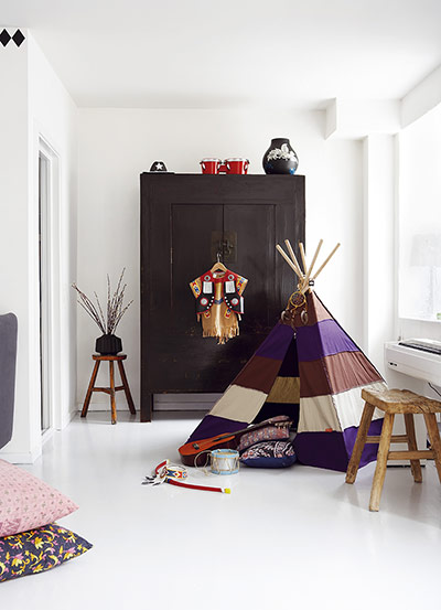 homes - kids: child's room in white with multicoloured wigwam