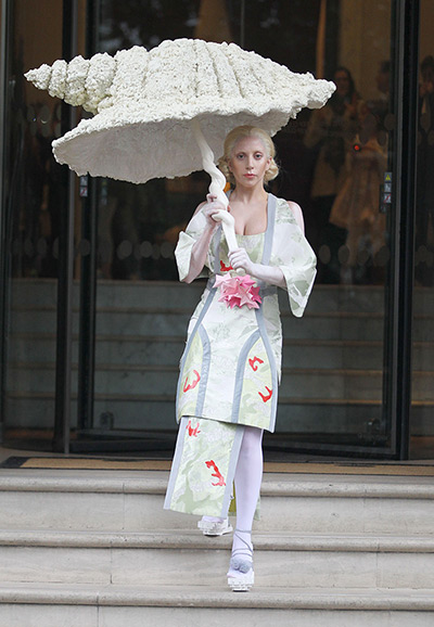 Week in Gaga: Coming out of her shell: Lady Gaga wears the least scary outfit on Hallowee