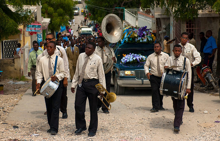 Funerals: Funeral procession 