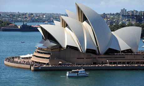 Fleet Review crowds Opera House