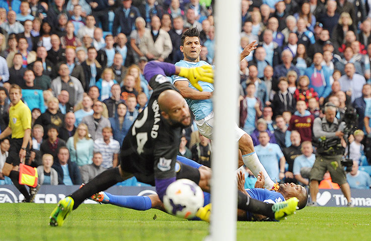 sport: .Manchester City v Everton - Barclays Premier League