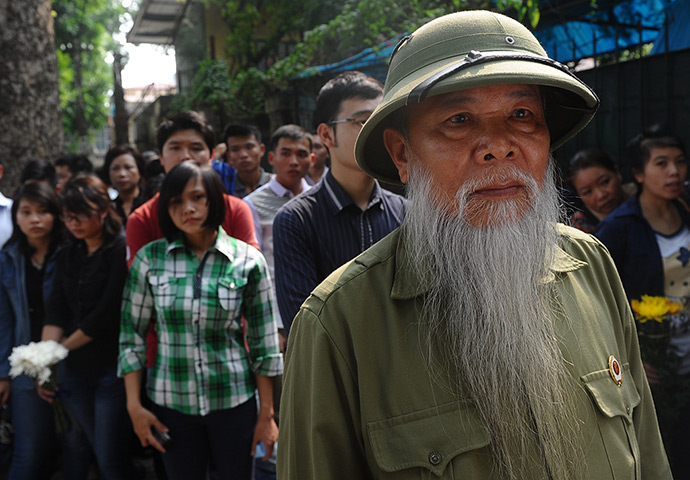 weekend in pictures: A Vietnam war veteran mourns General Vo Nguyen Giap 