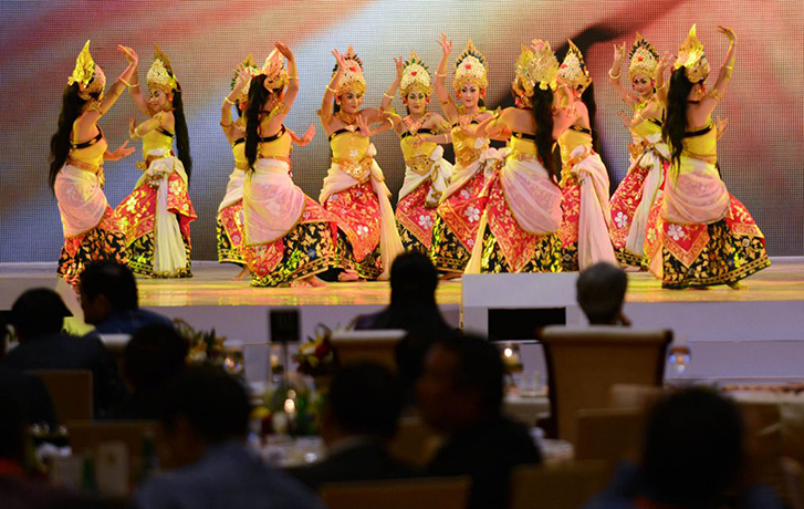 Apec: Performers dance