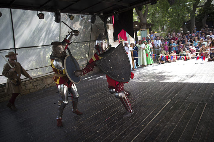 Knights of Jerusalem: Medieval history enthusiasts fight in the ring
