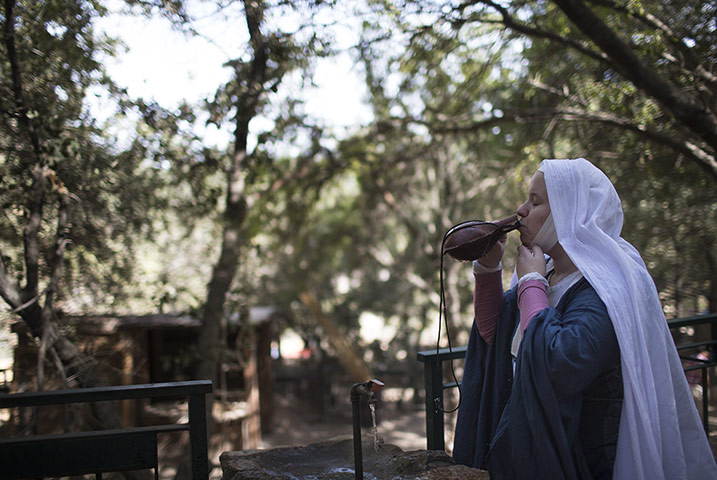 Knights of Jerusalem: A woman drinks water