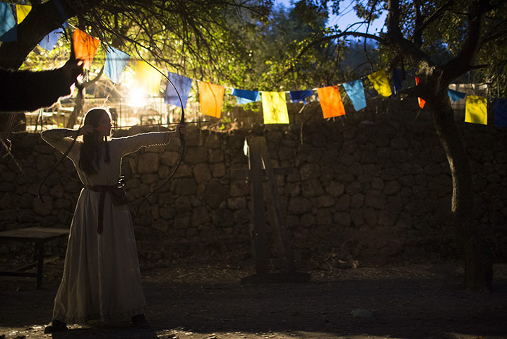 Knights of Jerusalem: A woman has a go at archery