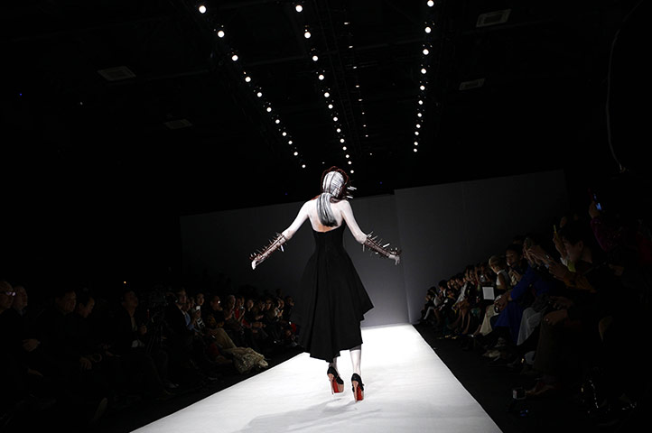 20 Photos: A model nearly falls at the Sheguang Hu Haute Couture Collection in Beijing