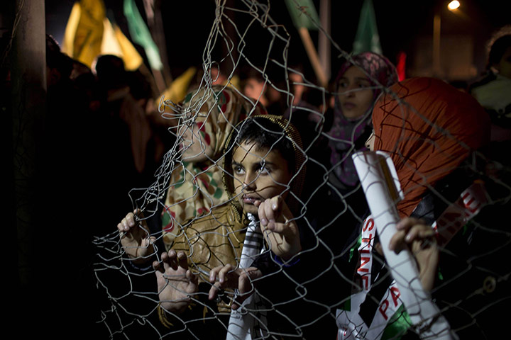 20 Photos: Palestinian prisoners' relatives wait for their release