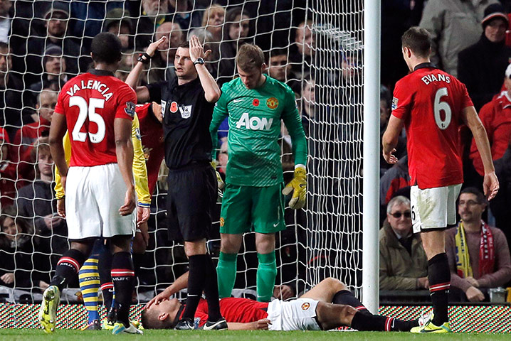 sport/: Manchester United's Vidic lays injured
