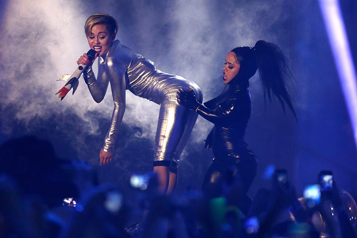 MTV awards performance: MTV awards performance