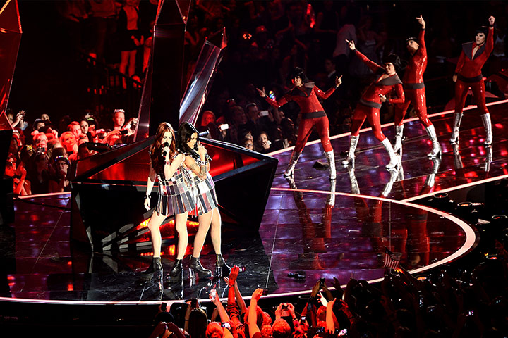 MTV awards performance: MTV awards performance 