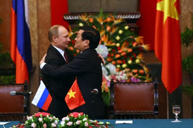 The political body language of an agreement of co-operation being reached between visiting Russian President Vladimir Putin and his Vietnamese counterpart Truong Tan Sang in Hanoi. Give us a hug!