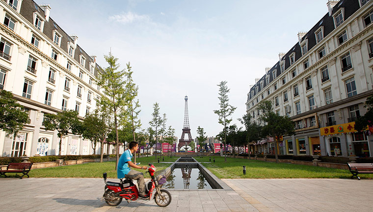 Faketouristattractions: Eiffel Tower Hangzhou China