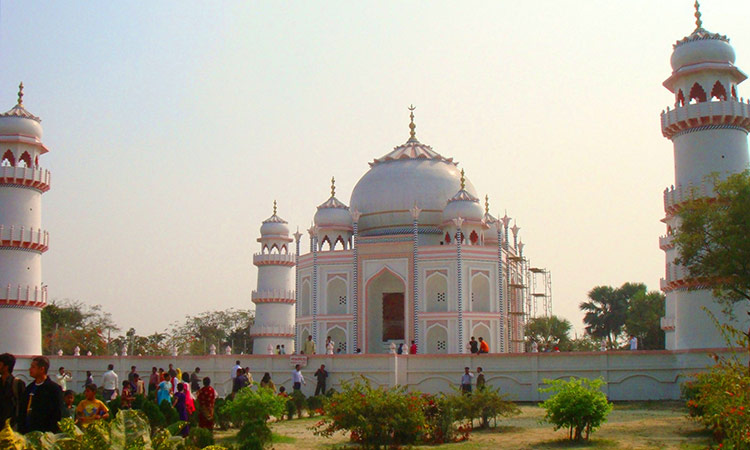 Faketouristattractions: Banglar Taj Mahal