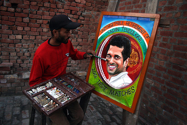 Tendulkar's last hurrah: Artist paints portrait of cricketer Tendulkar 