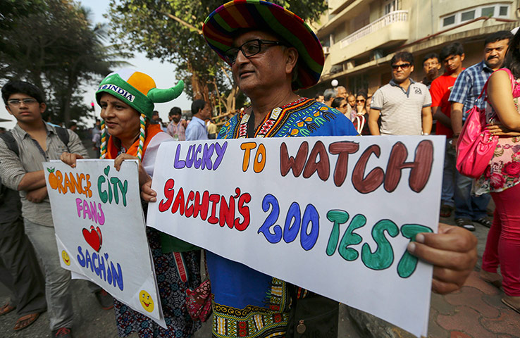 Tendulkar retirement : Fans and supporters of Indian cricketer Sachin Tendulkar holds a placard
