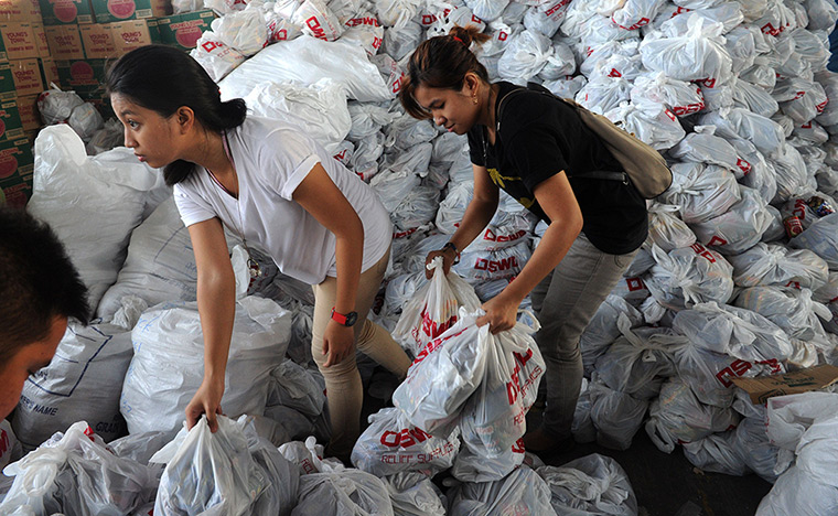 Philippines survivors: Volunteers repack relief goods at the Department of Social Welfare and Deve