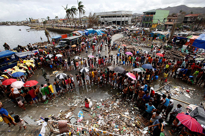 Philippines survivors: Victims queue for food and water in Tacloban