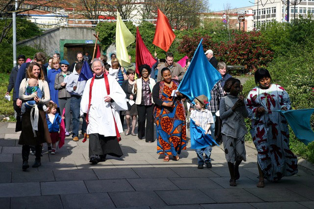 Church congregations: colourful clothed people walking