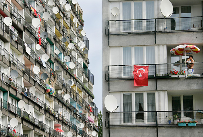 eyewitness: cities: A Turkish flag is attached to a balcony of a flat in in Berlin