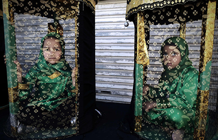 20 Photos: Bahraini Shiite girls take part in a ceremony marking Ashura