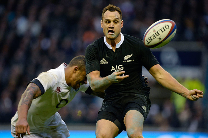 England v New Zealand: Israel Dagg passes the ball