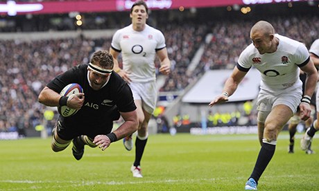 Kieran Read dives over the line